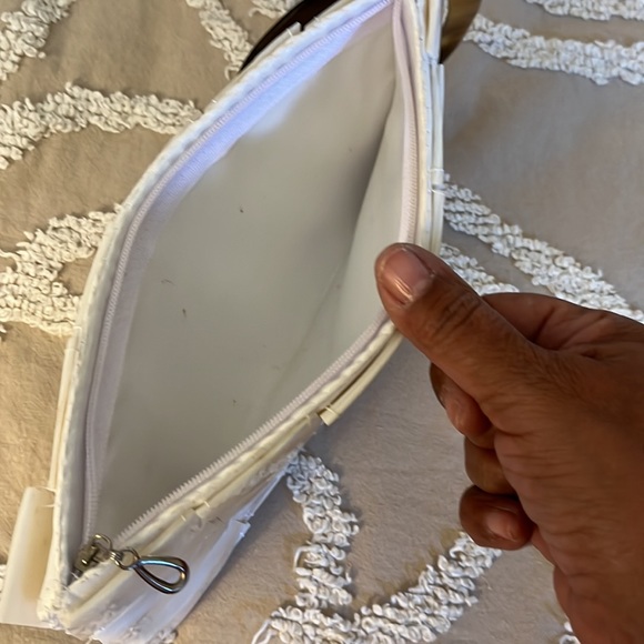 Shell Zip Clutch - Picture 4 of 4